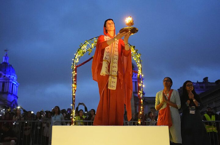 థేమ్స్‌ తీరంలో తొలిసారిగా గంగా హారతి