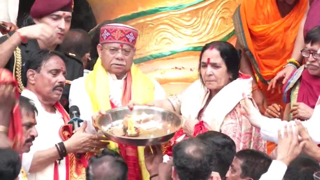 ఖైరతాబాద్‌ మహాగణపతికి గవర్నర్‌ దంపతుల తొలి పూజ