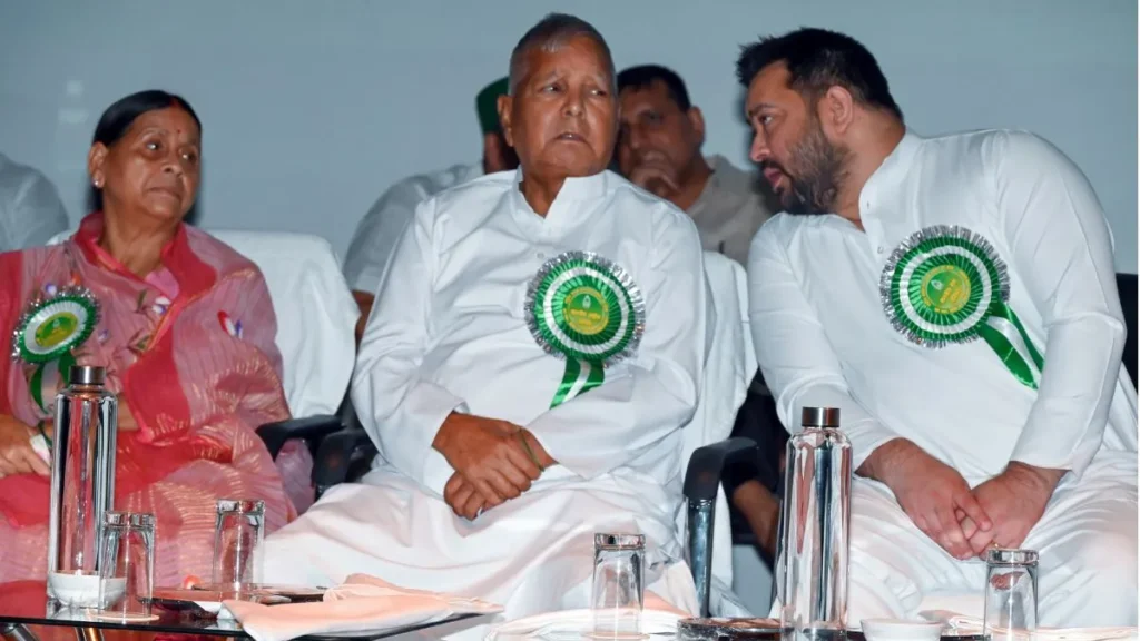`రైల్వే’ కుంభకోణంలో లాలూ, ఆయన భార్య, కుమారుడిపై అభియోగాలు