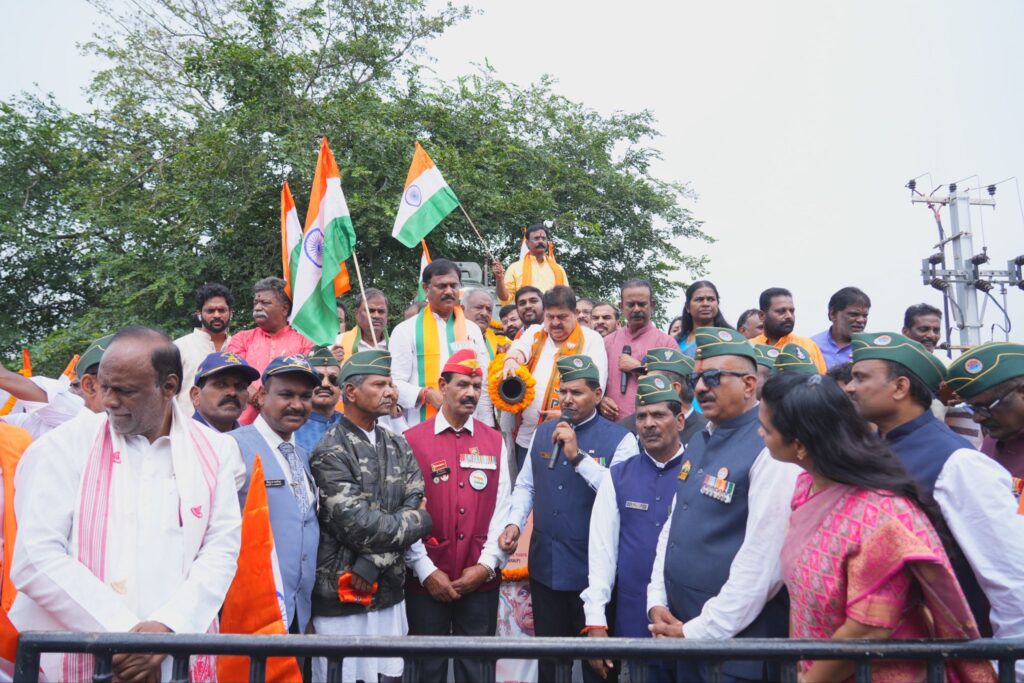 ఆపరేషన్ పోలో అమరవీరులైన వీర జవాన్లకు ఘన నివాళులు 