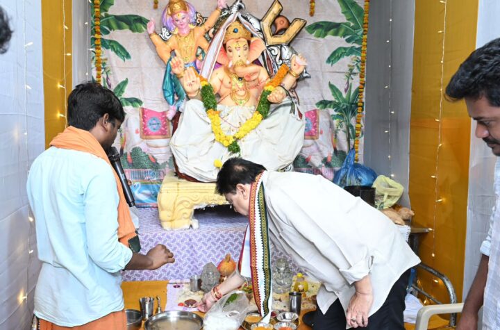 హుస్సేన్ సాగర్‌లో యథావిధిగా నిమజ్జనాలకు అనుమతివ్వాలి