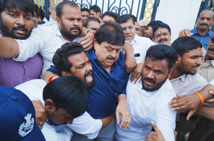 సెక్రటేరియట్ వద్ద ఆందోళన.. బీజేపీ నేతల అరెస్ట్