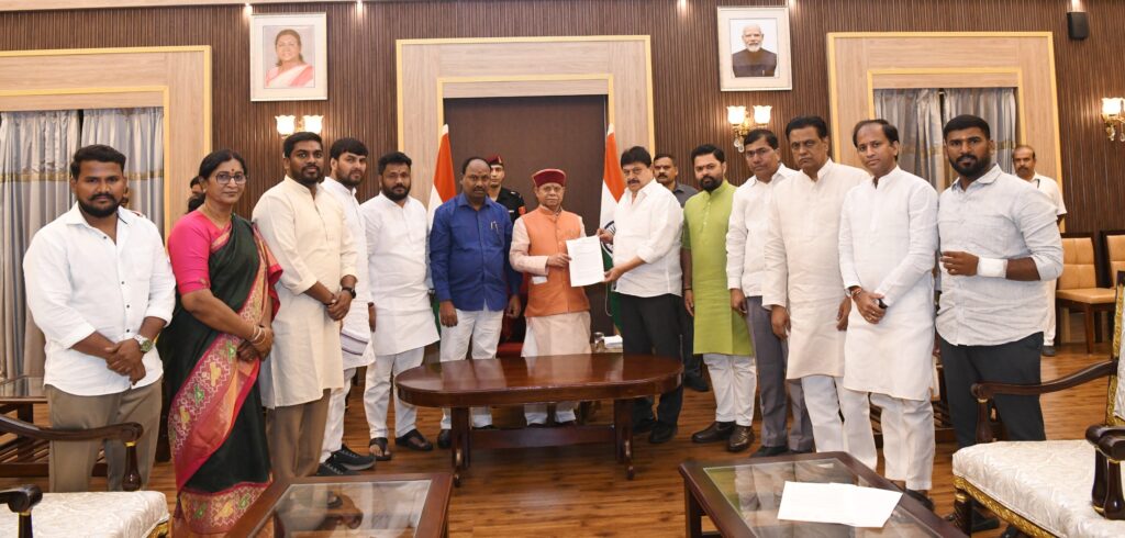 రూ. 15 వేల కోట్ల ఫీజు బకాయిలపై గవర్నర్ జోక్యం చేసుకోవాలి 