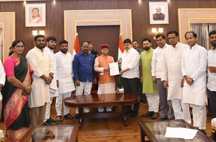రూ. 15 వేల కోట్ల ఫీజు బకాయిలపై గవర్నర్ జోక్యం చేసుకోవాలి 