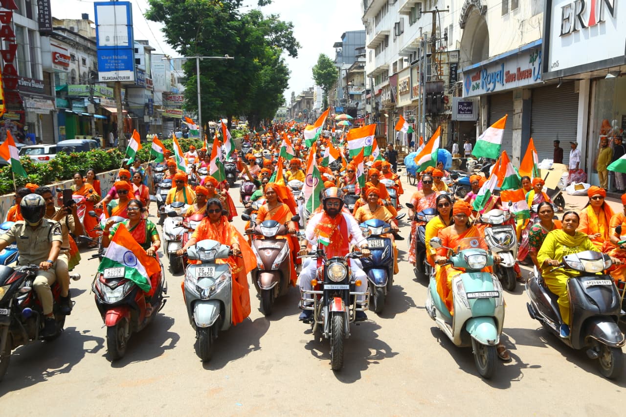 కదం తొక్కిన బీజేపీ మహిళా మోర్చా ‘మహిళా శక్తి స్కూటీ ర్యాలీ’