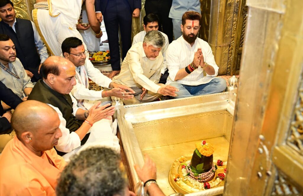 మోదీ పుట్టినరోజున వారణాసిలో రాజ్‌నాథ్, యోగి, చంద్రబాబు ప్రార్థనలు