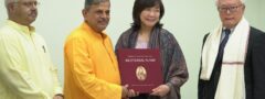 హోసబాలెతో జపాన్ మాజీ ప్రధాని షిజో శ్రీమతి అకీ అబే భేటీ 