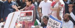 ఎన్నికల కమిషన్ కార్యాలయం దగ్గరలో ఇండియా కూటమి నేతల ధర్నా 